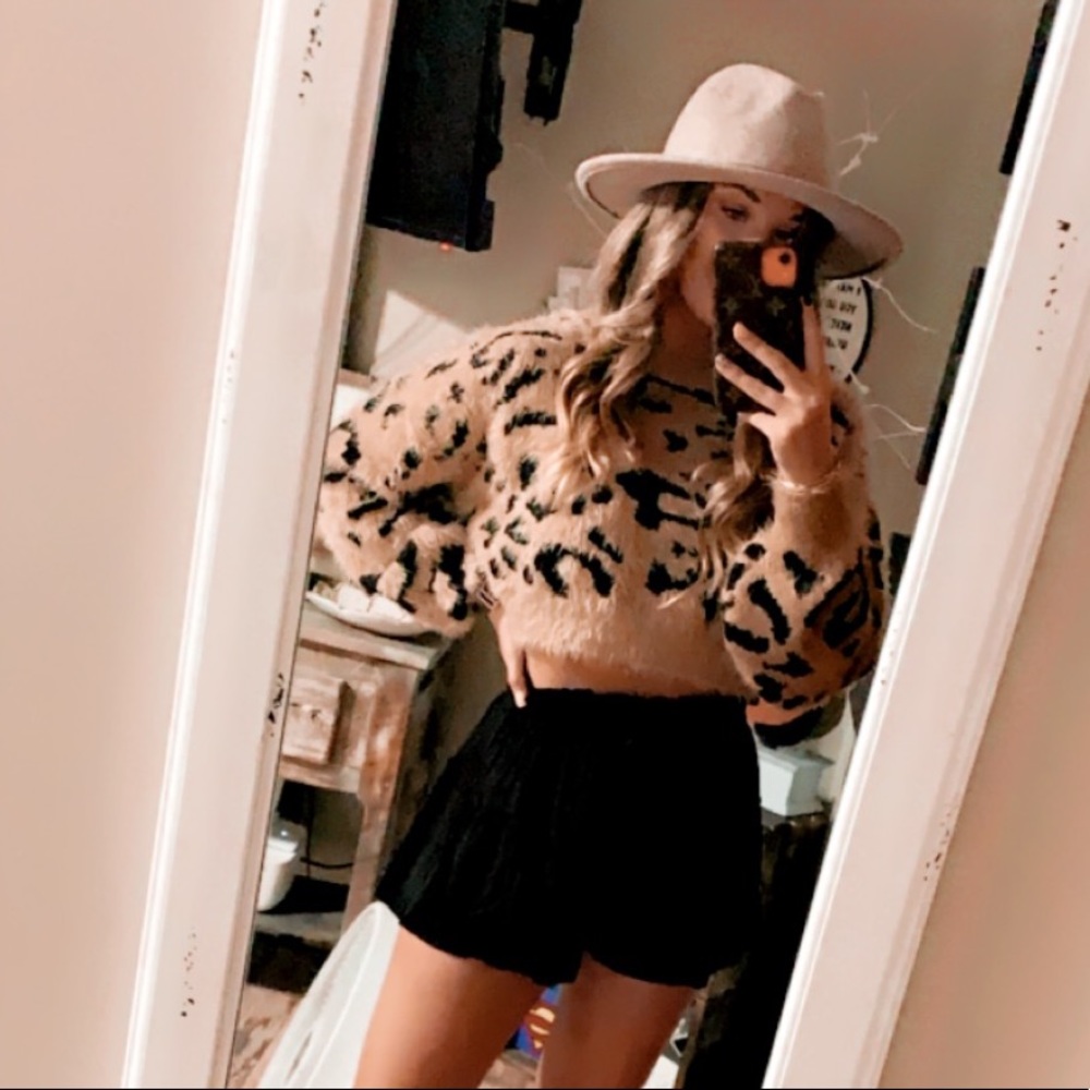 Leopard Print Cropped Sweater LANE 201 Boutique